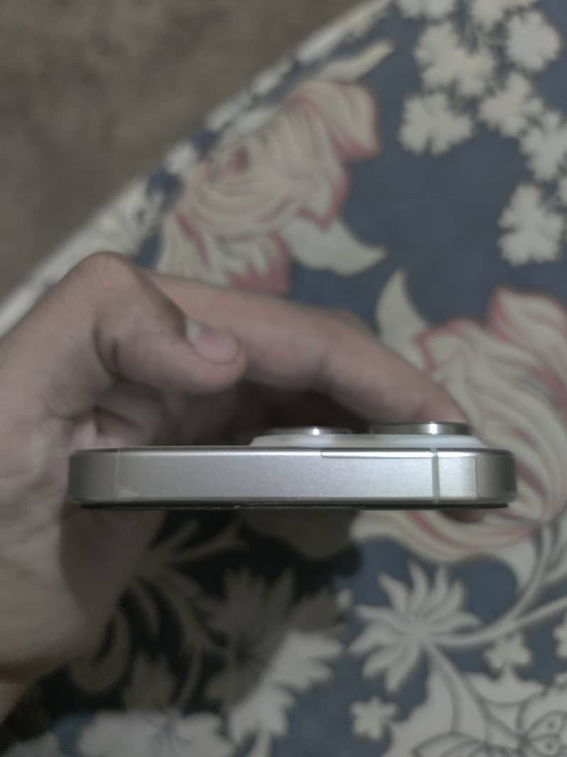 iPhone 15 Pro 4