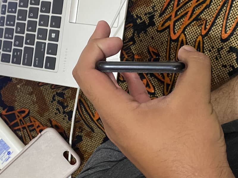 Apple iPhone SE 2 5