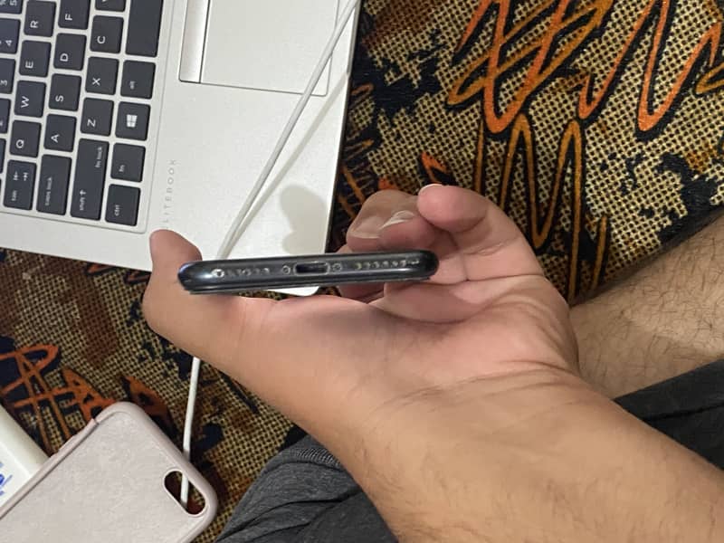 Apple iPhone SE 2 7