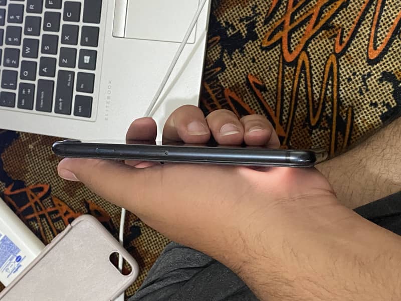 Apple iPhone SE 2 9