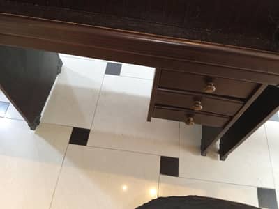 office tables with daraz . . best quality. .