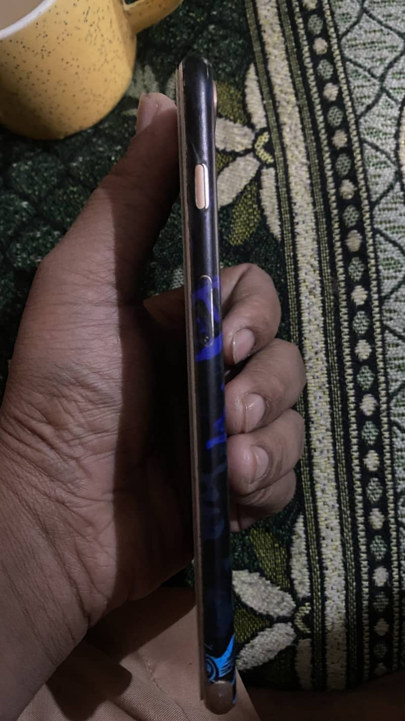 Apple iPhone 8 Plus 3
