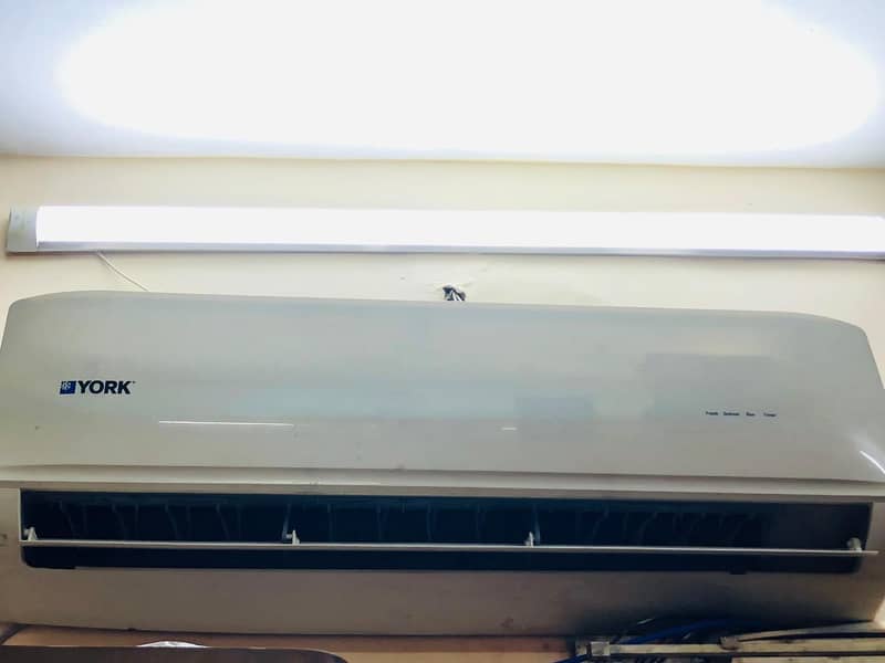 york split Ac 2