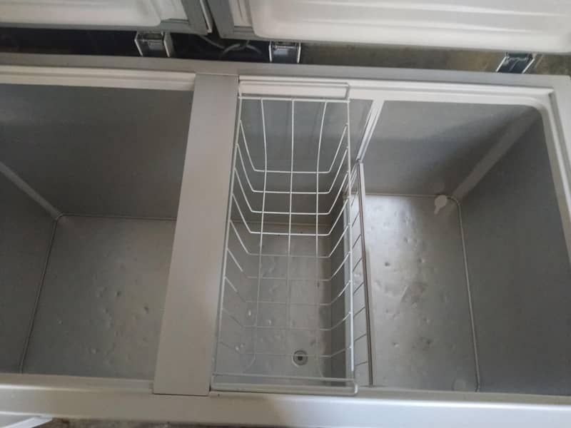 Refrigerator 0