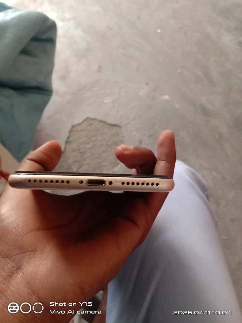Apple iPhone 7 Plus 2