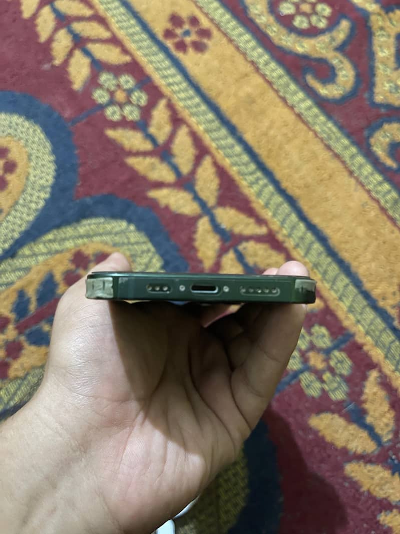 Apple iPhone 13 1