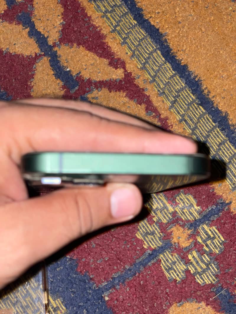 Apple iPhone 13 2