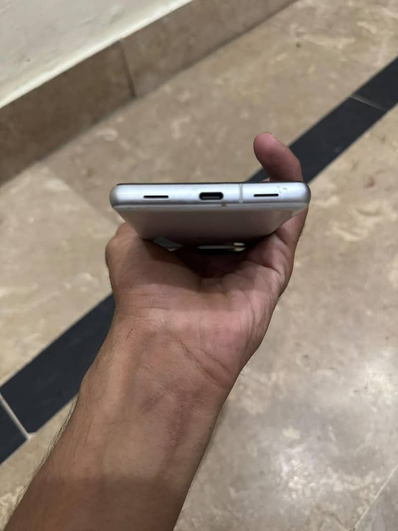 Google Pixel 7a 11
