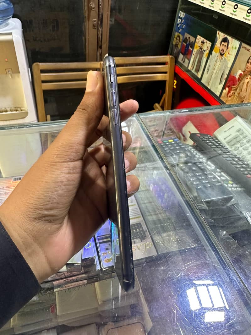 Apple iPhone 8 Plus 1