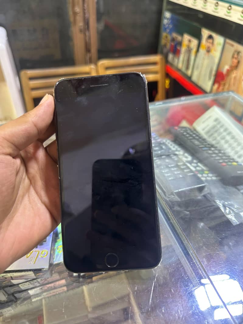 Apple iPhone 8 Plus 4