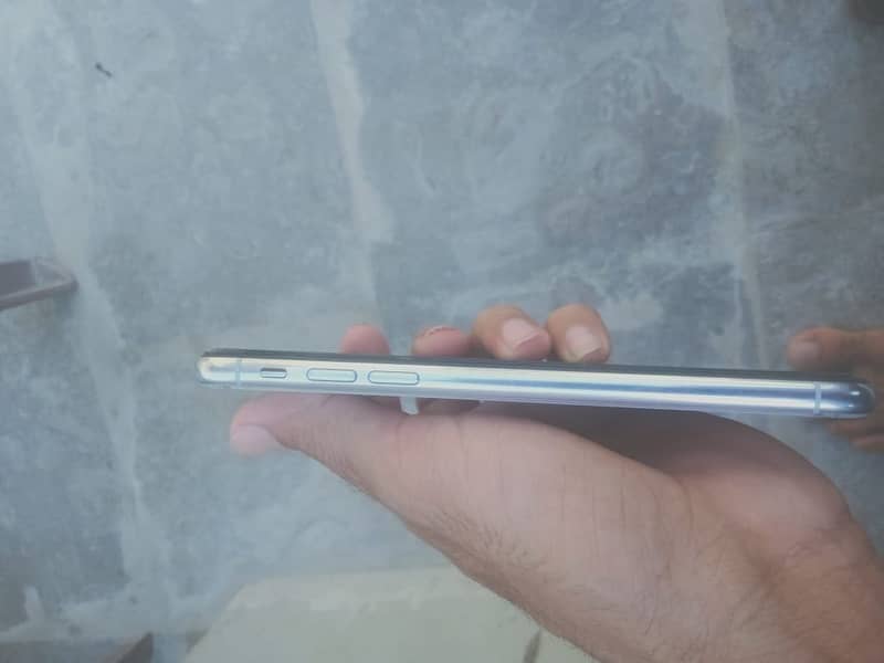 Apple iPhone X 4