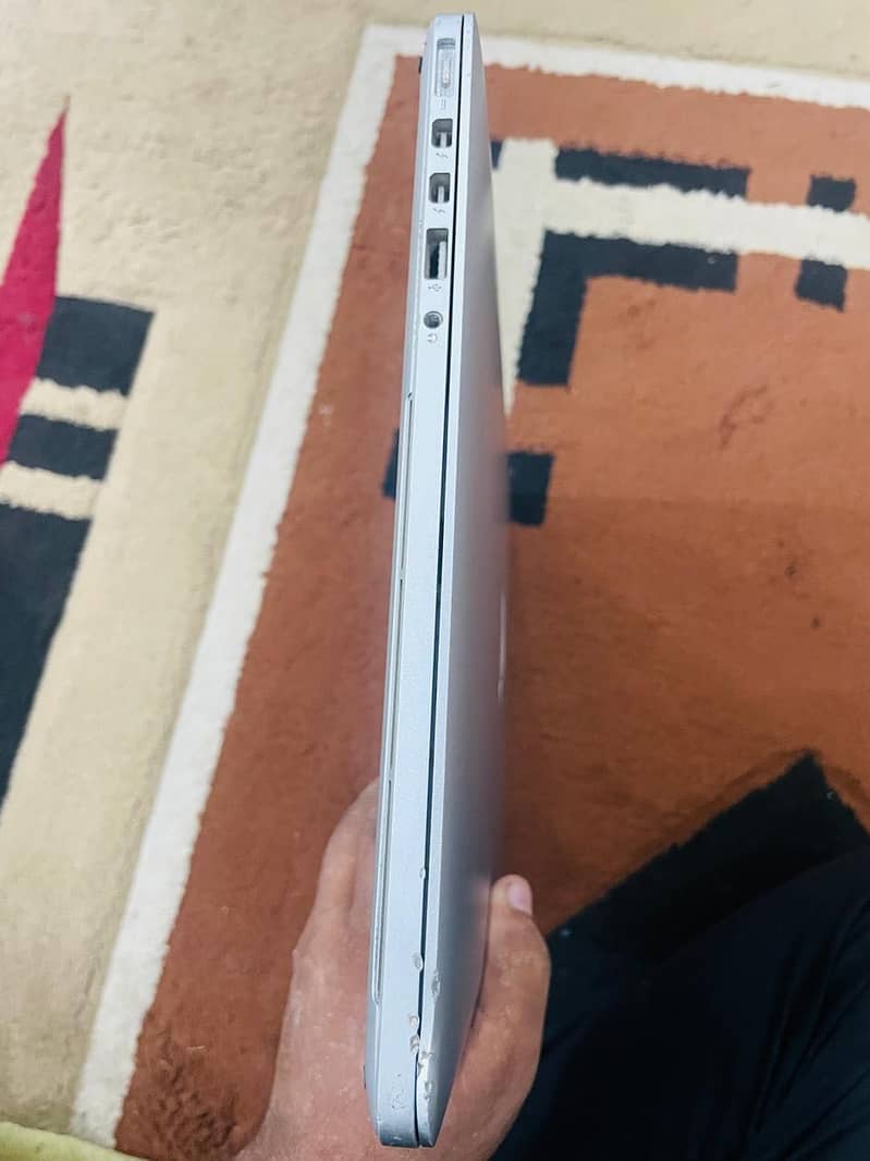 Apple MacBook Pro 1