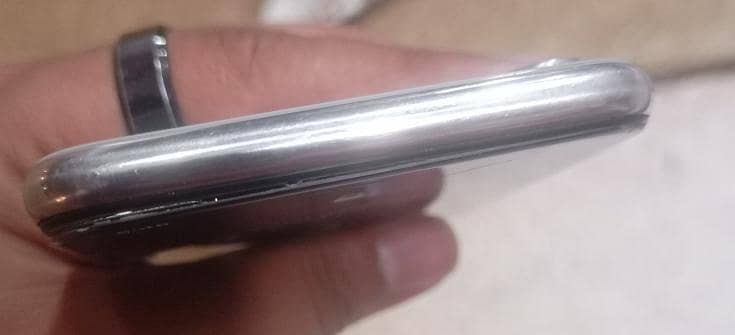 Apple iPhone X 4