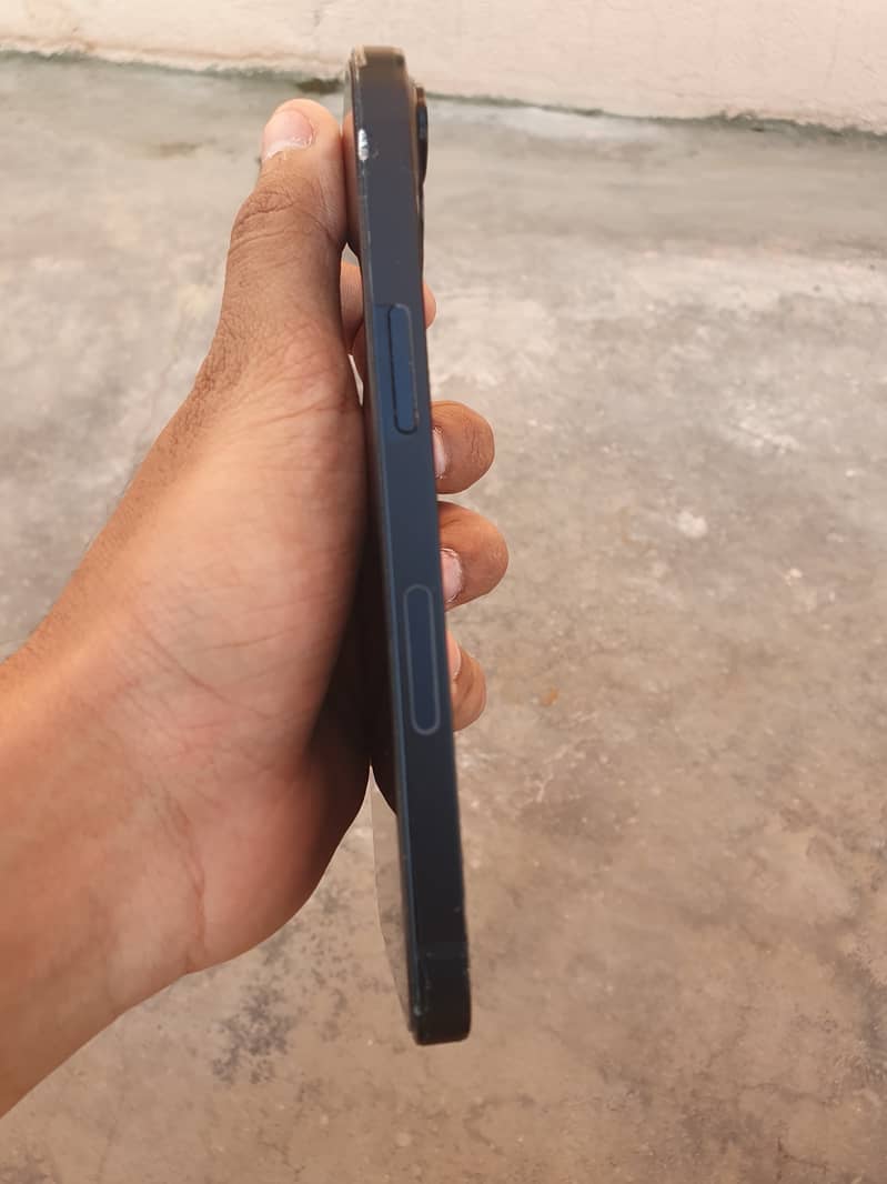 Apple iPhone 13 1