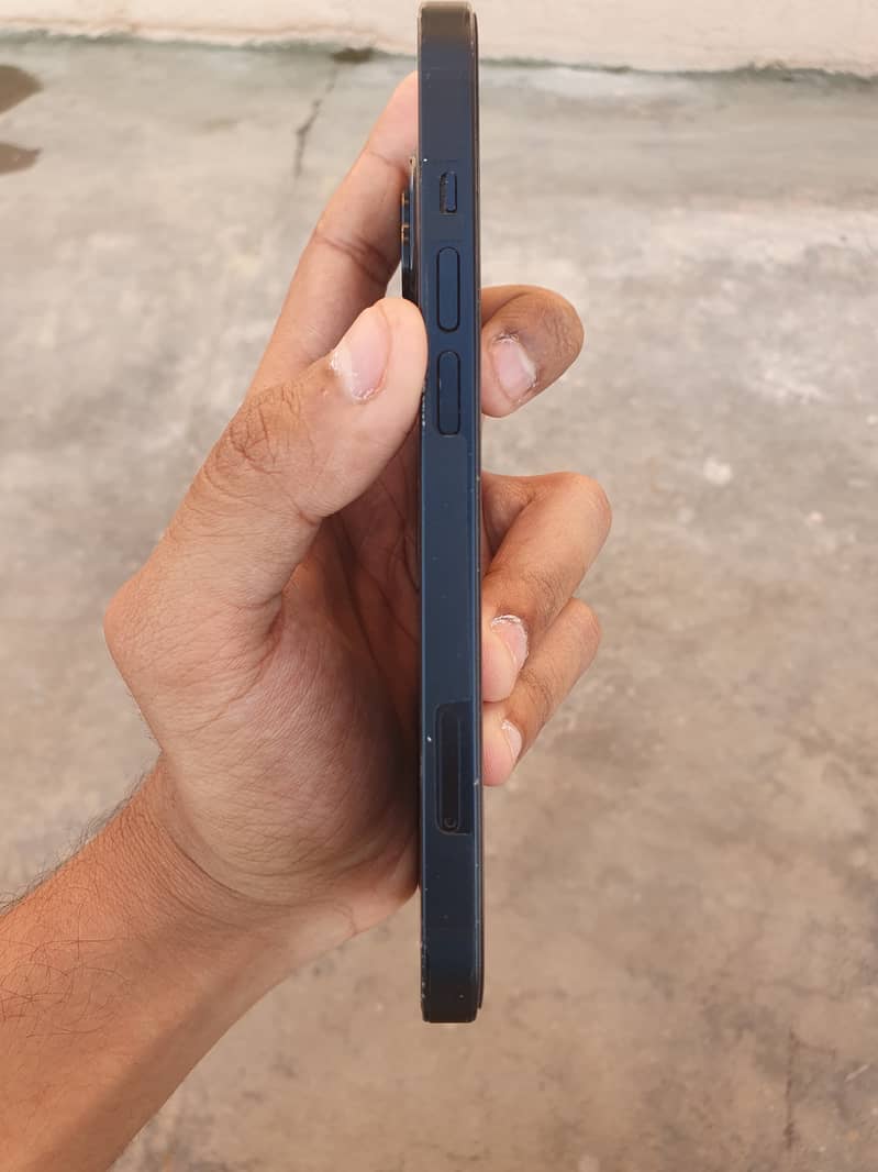 Apple iPhone 13 2