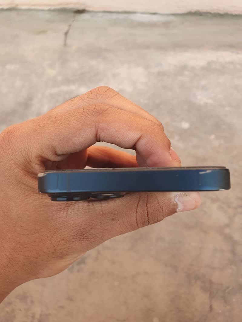 Apple iPhone 13 4