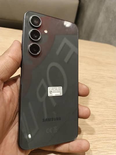 Samsung Mobile S24 fE