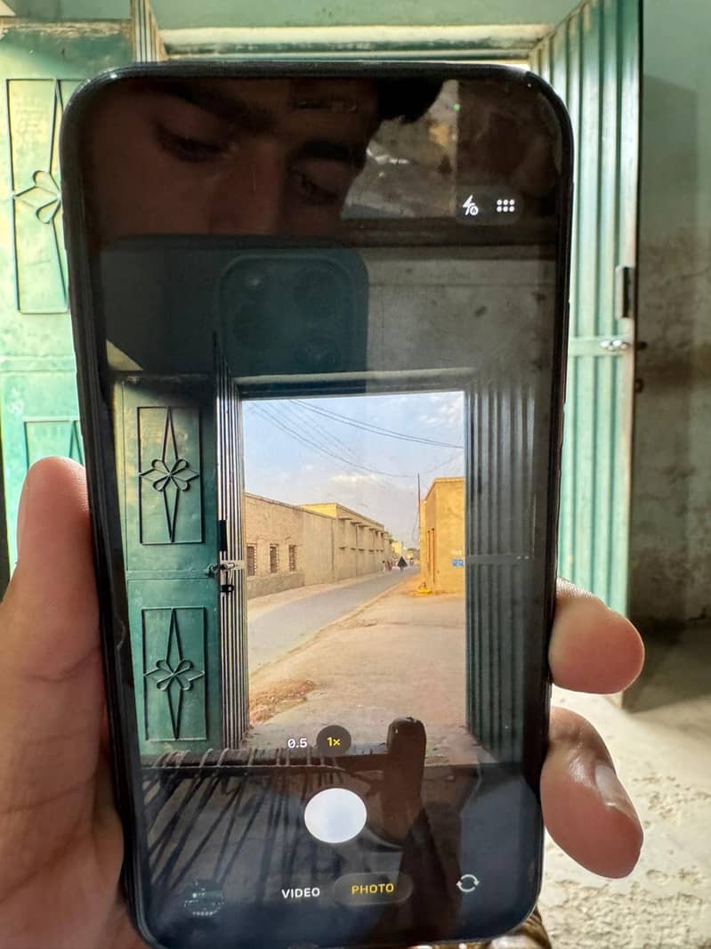 Apple iPhone 11 3