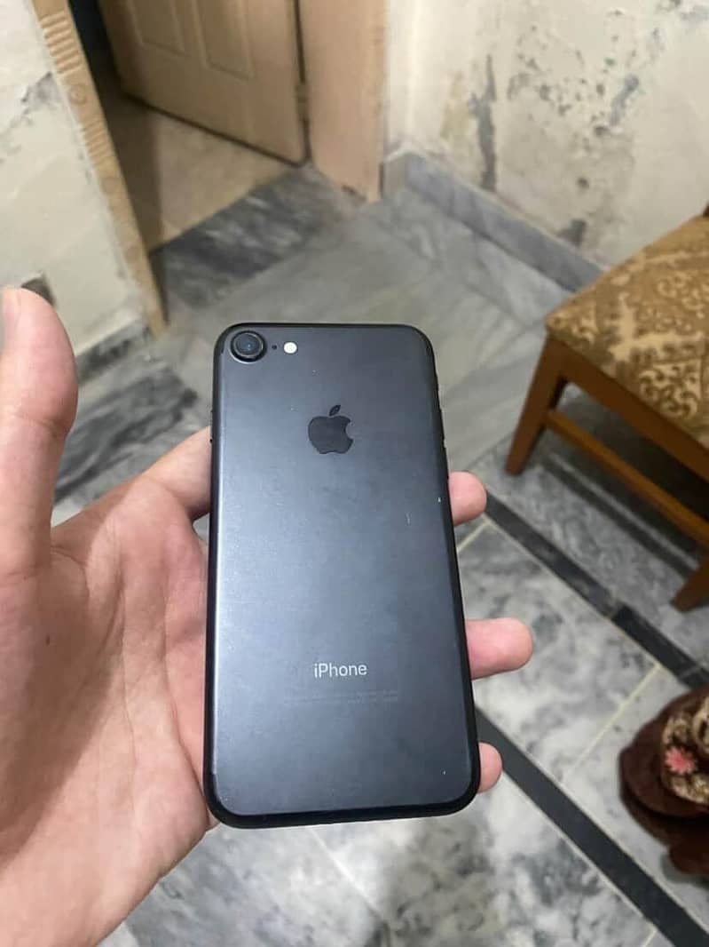 Apple iPhone 7 0