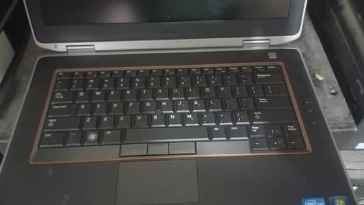 dell core i5 2nd gen 10/10 condition 4gb RAM 128 ssd