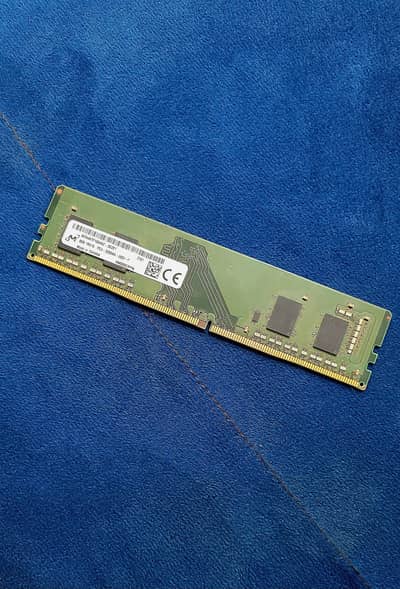 8-Gb Ram ( DDR-4 / 3200 Mhz )( Condition 10/10 )