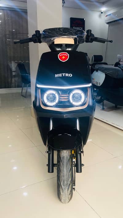 Metro M6 Electric Scooty | Portable LFP Lithium Battery | For Sale