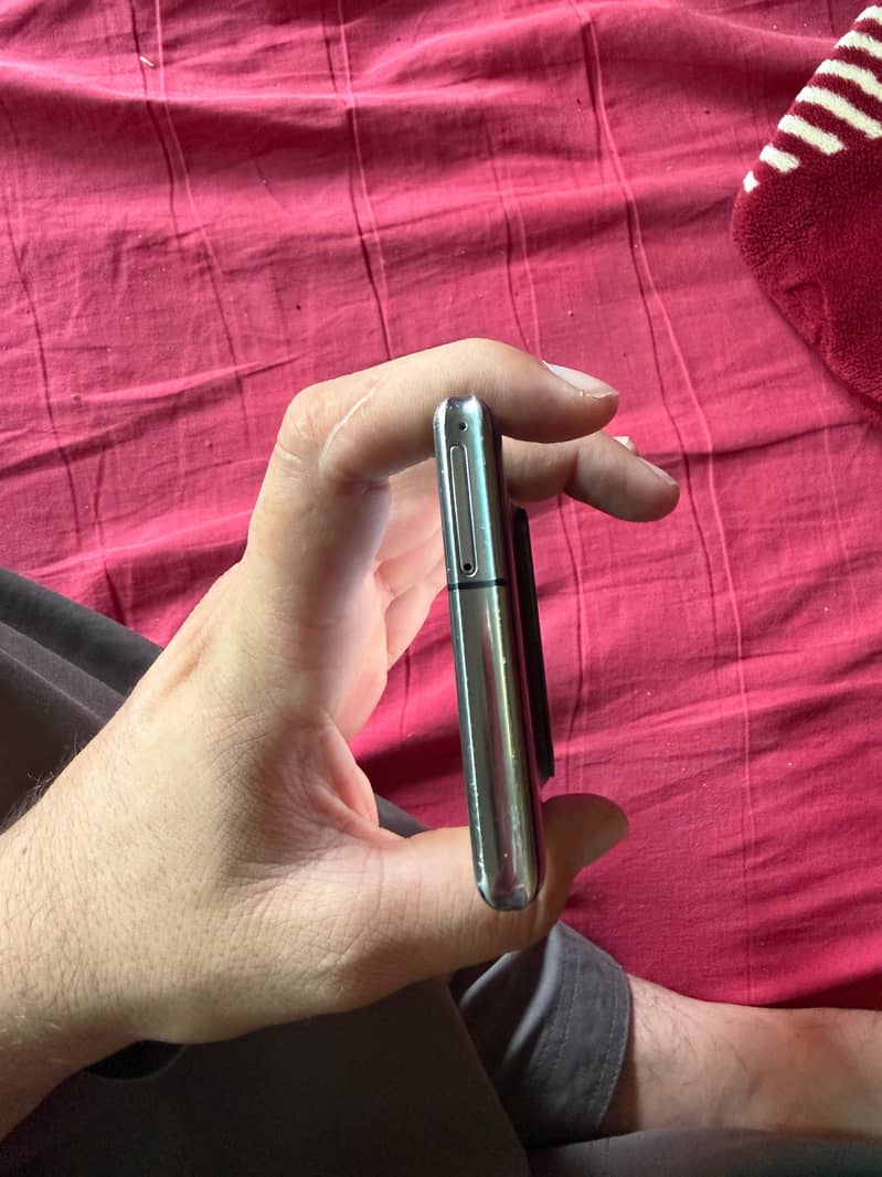 Sharp Aquos R6 2