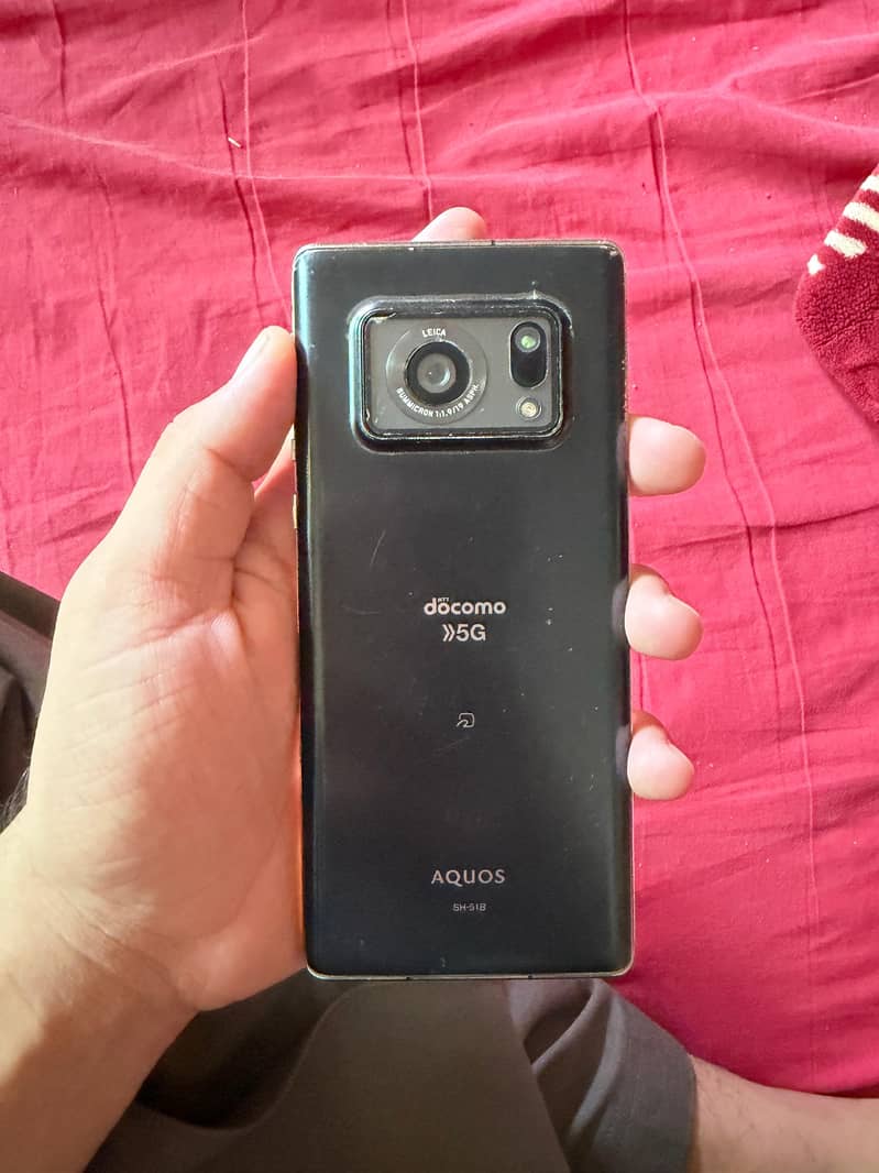 Sharp Aquos R6 4