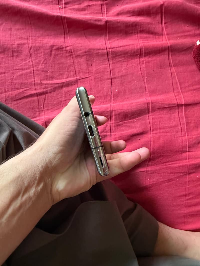 Sharp Aquos R6 5