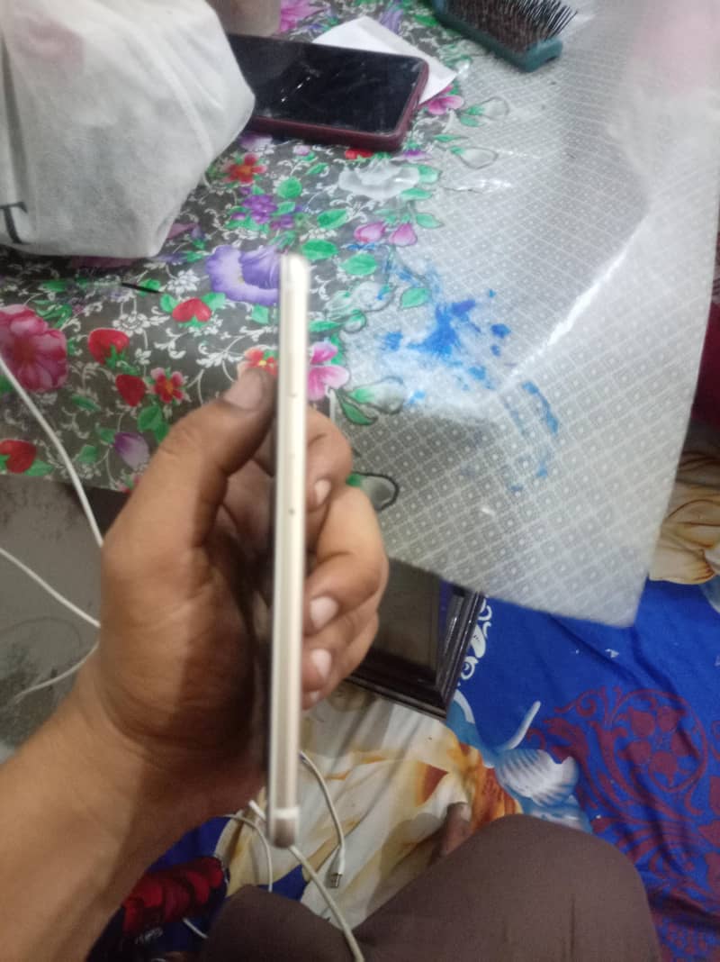 Apple iPhone 6 Plus 4