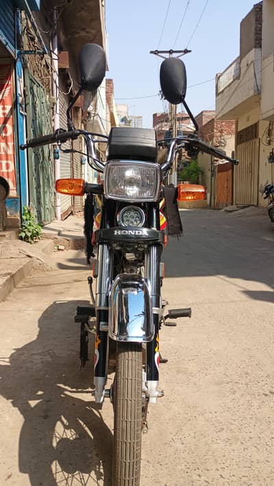 Honda CD 70  color black hy 05=03=2026.11=03=2026