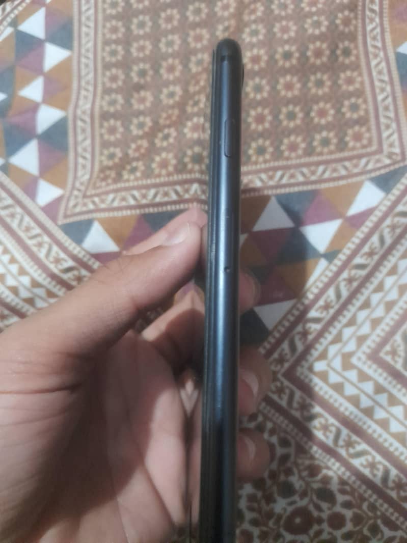 Apple iPhone 7 0
