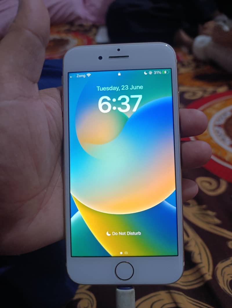 Apple iPhone 8 1