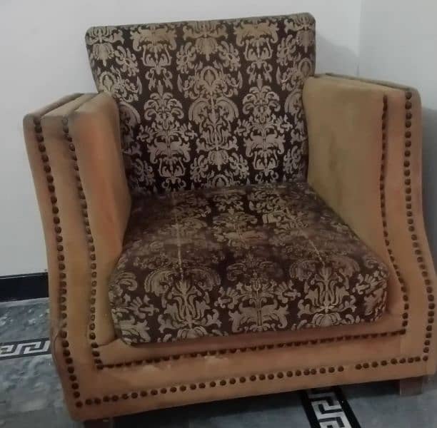 2 single sofas 0