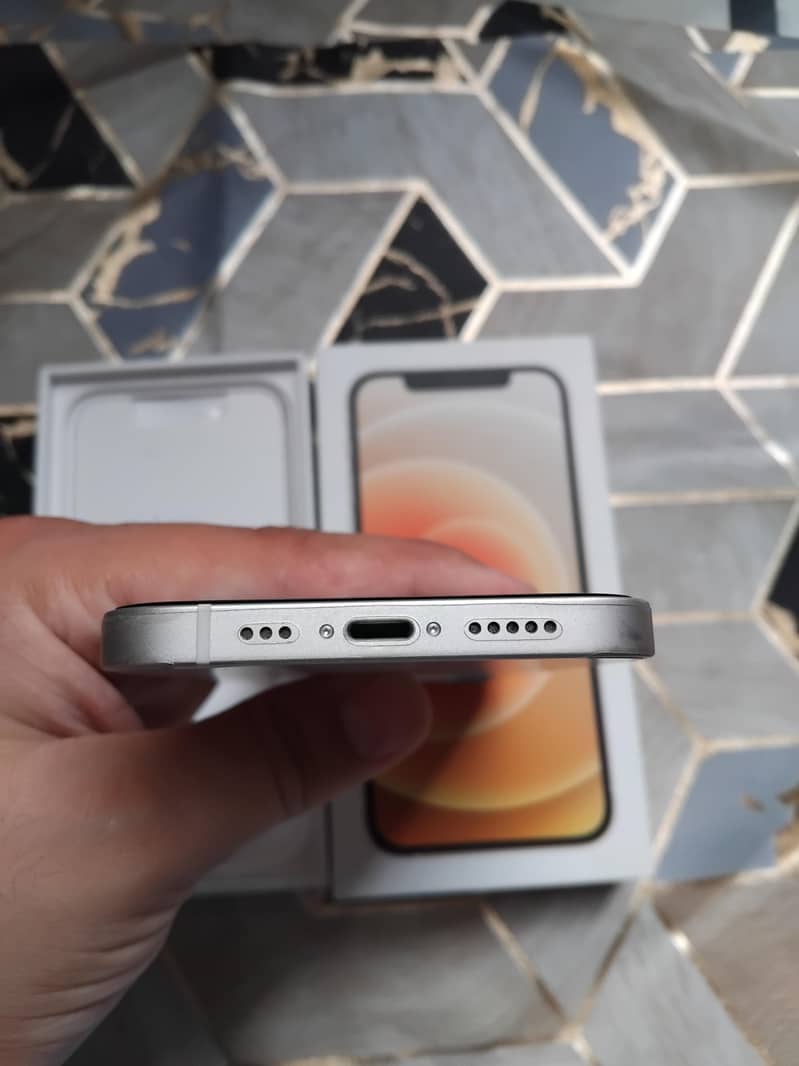 Apple iPhone 12 2