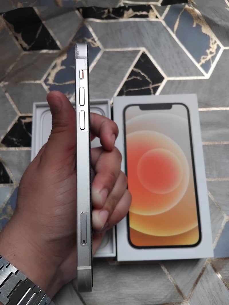 Apple iPhone 12 3