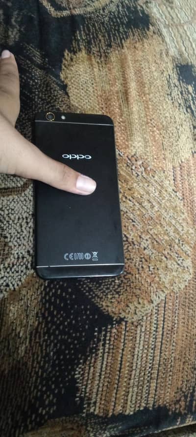 OPPO F1s