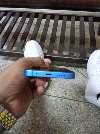 Apple iPhone 13