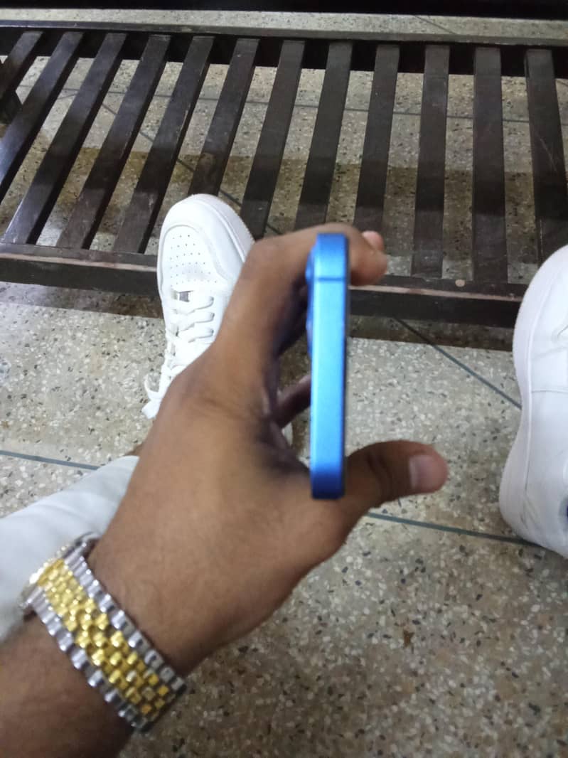 Apple iPhone 13 3
