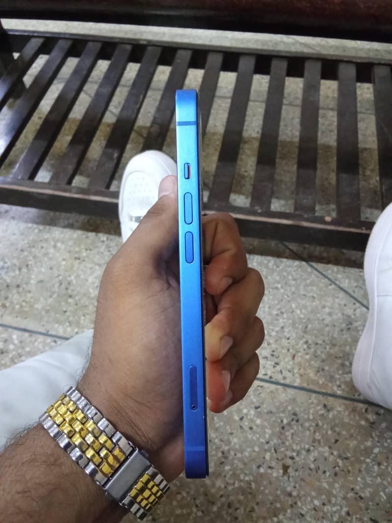 Apple iPhone 13 4
