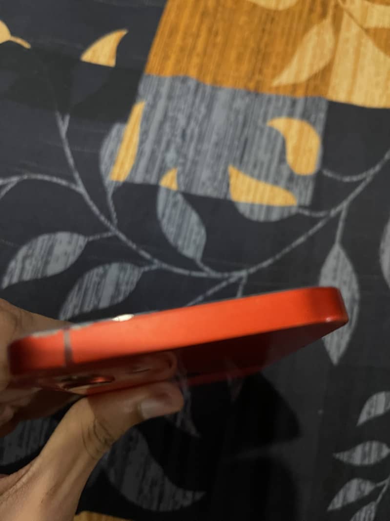 Apple iPhone 12 4