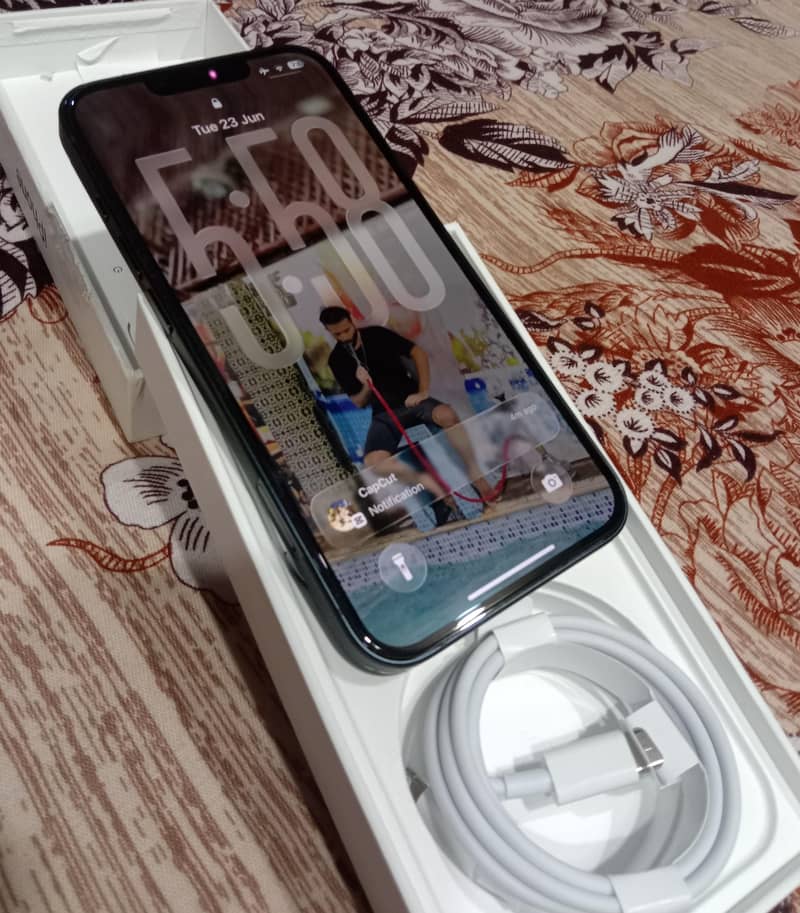 Apple iPhone 13 1