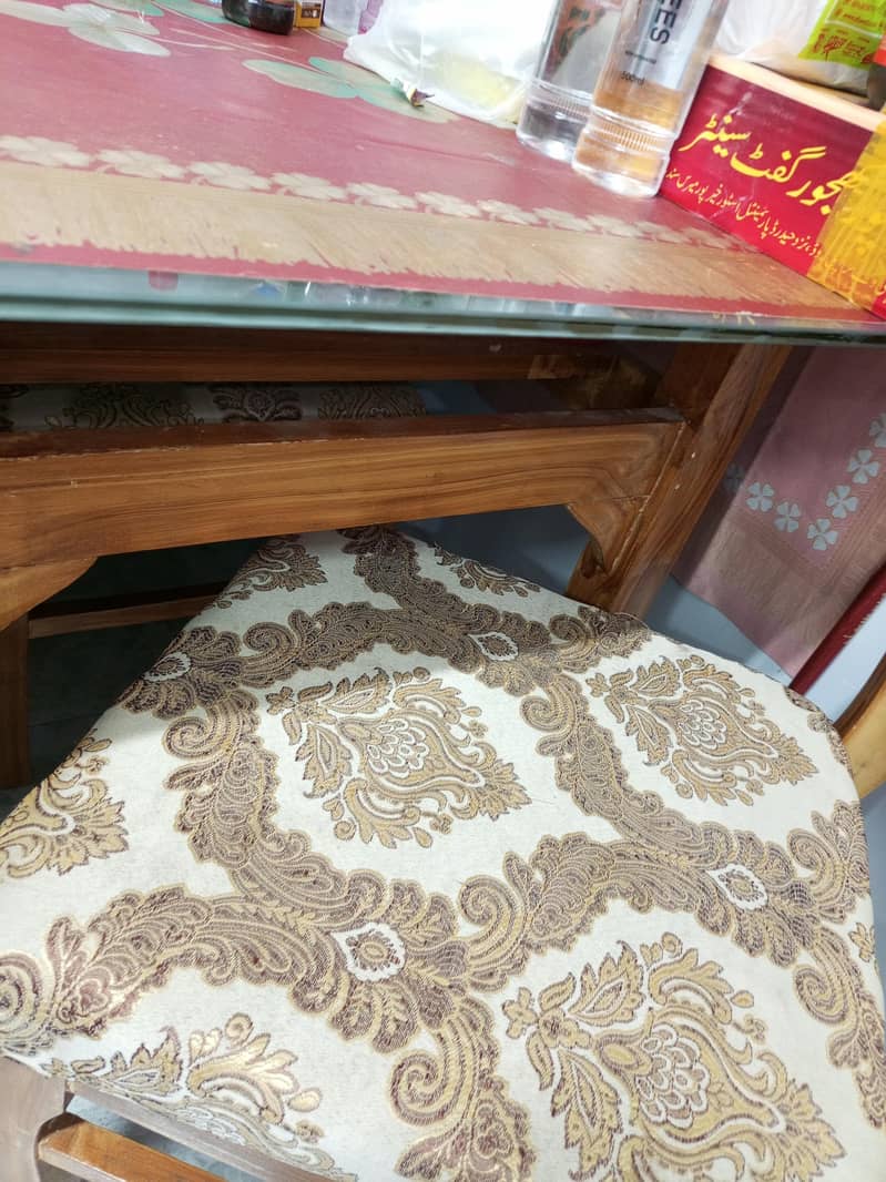 4 seater dining table 0