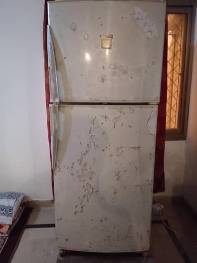 Dawlance Refrigerator (Chamber Leaked) For Urgent Sale