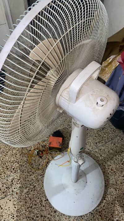 Asalam o alaikum I'm selling my with rechargable battery fan
