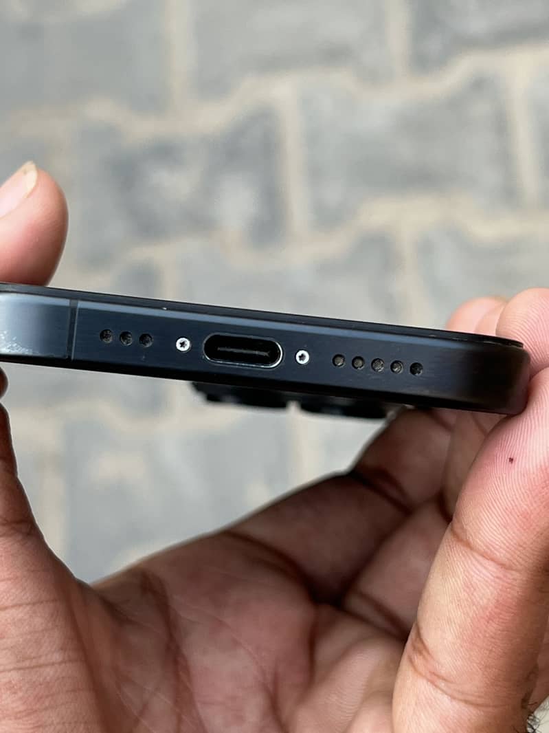 Apple iPhone 15 Pro 2