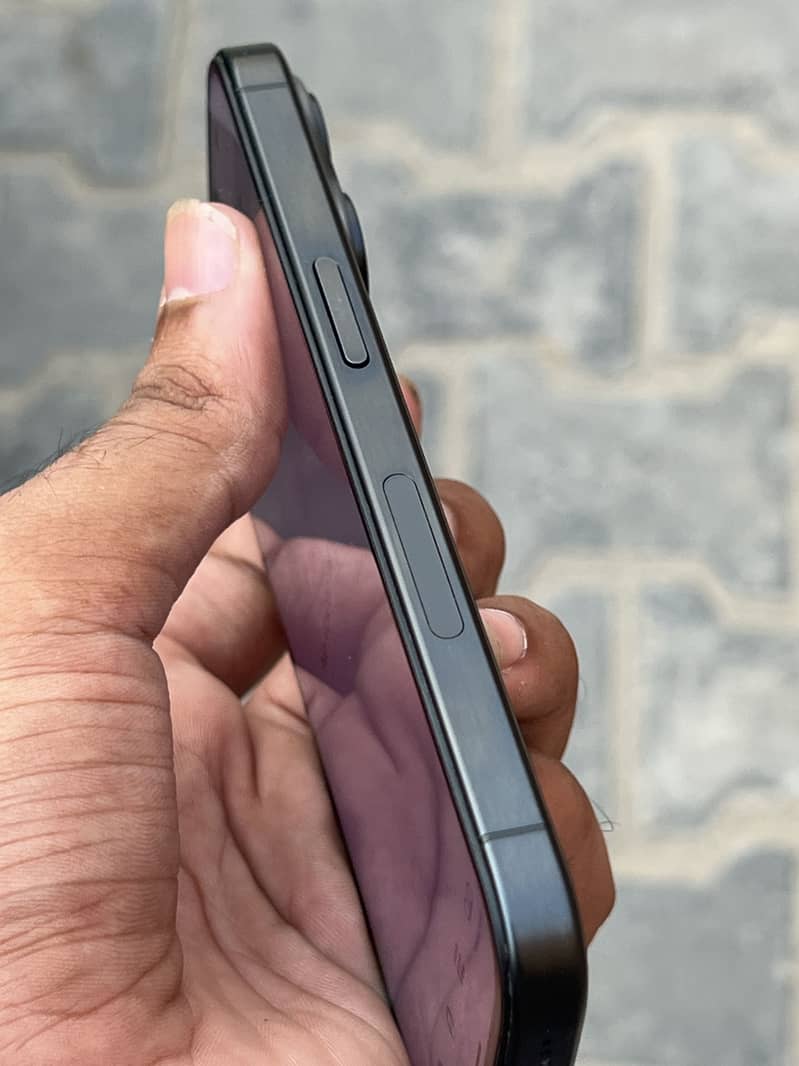 Apple iPhone 15 Pro 3