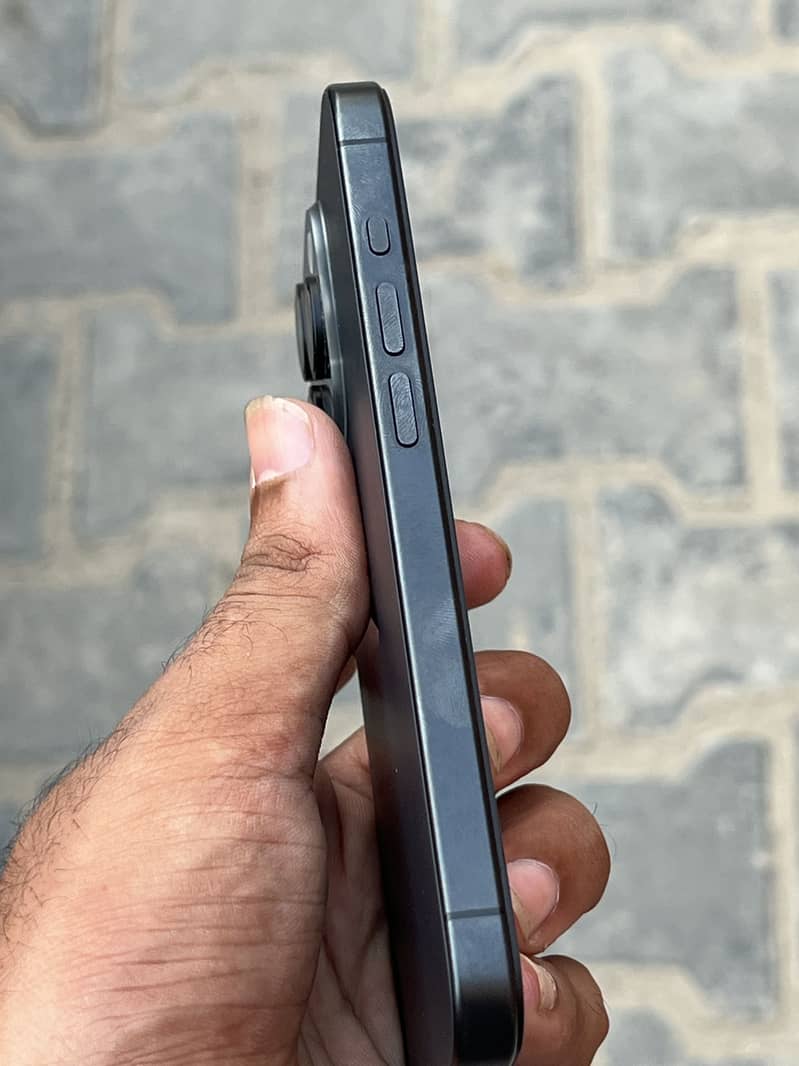 Apple iPhone 15 Pro 4