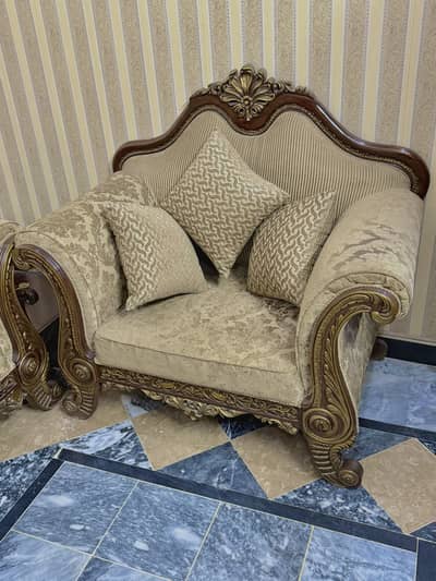 THIS IS A 6 TO 8 PERSON SITTING SOFA SET WITH 3 TABLES