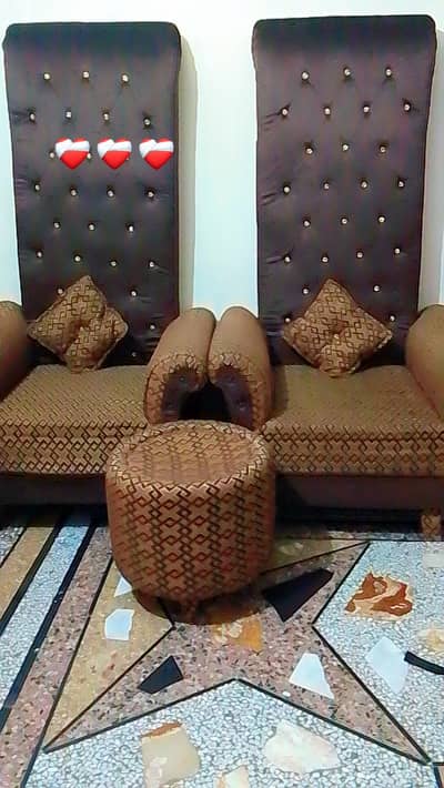 2x sofa chairs for sale. . . . bht hi new condition me h